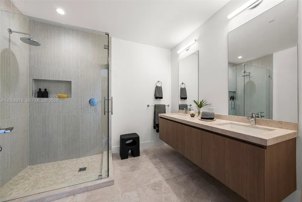 701 Valencia Ave #404 Coral Gables, FL 33134