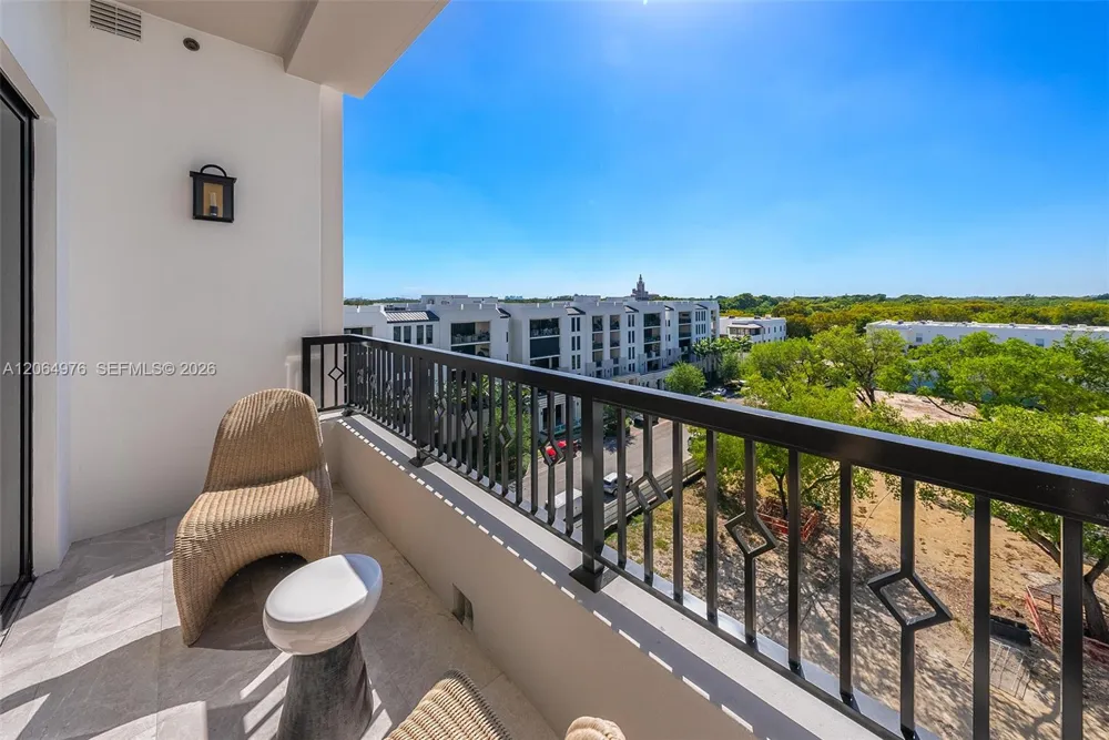 701 Valencia Ave #404 Coral Gables, FL 33134