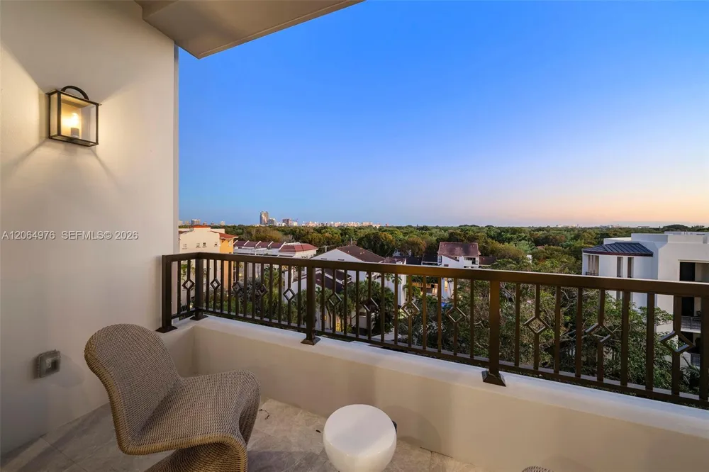 701 Valencia Ave #404 Coral Gables, FL 33134