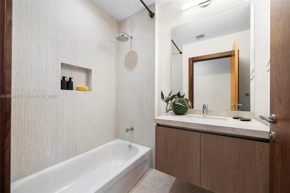 701 Valencia Ave #404 Coral Gables, FL 33134