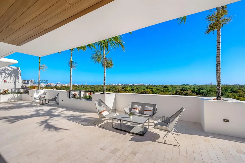 701 Valencia Ave #404 Coral Gables, FL 33134