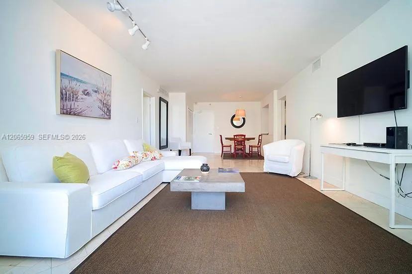 5161 Collins Ave #306 Miami Beach, FL 33140