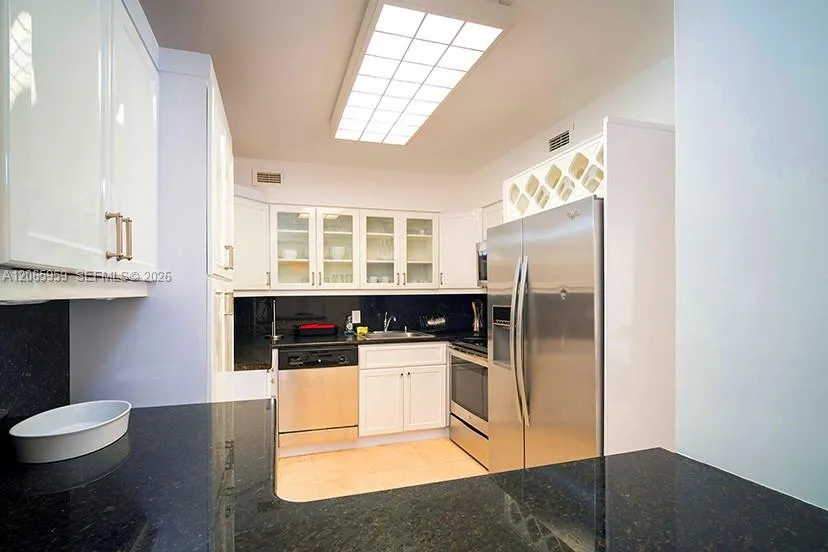 5161 Collins Ave #306 Miami Beach, FL 33140