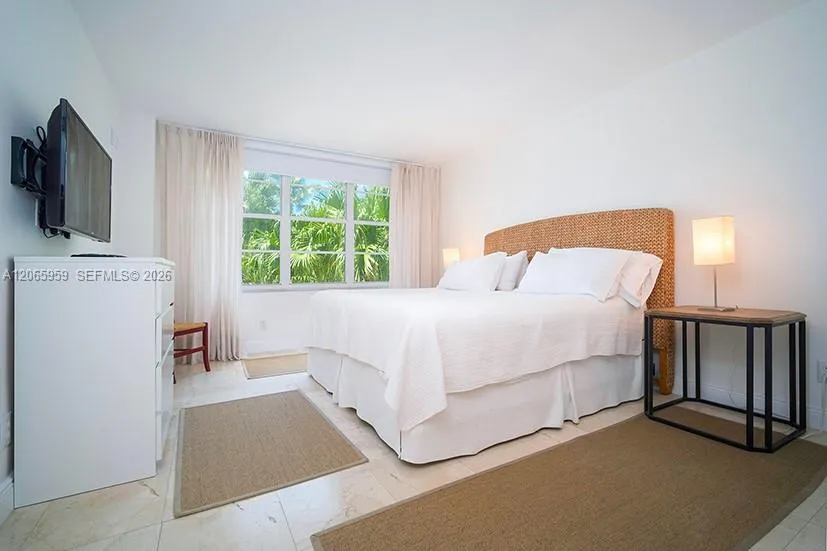 5161 Collins Ave #306 Miami Beach, FL 33140