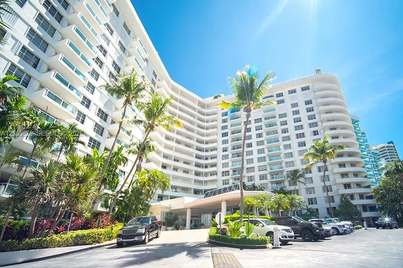 5161 Collins Ave #306 Miami Beach, FL 33140