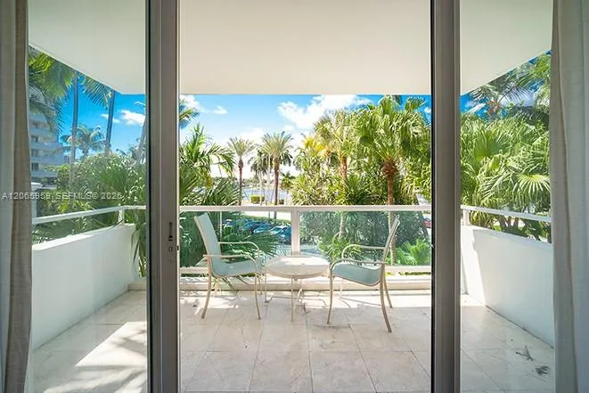 5161 Collins Ave #306 Miami Beach, FL 33140