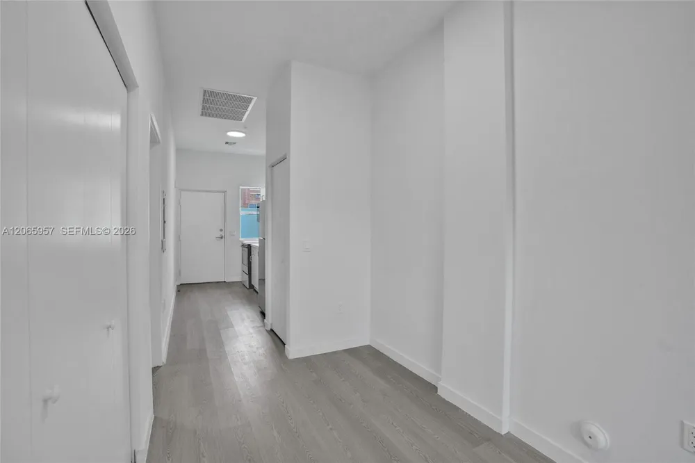 1567 NW 1st St #6 Miami, FL 33125