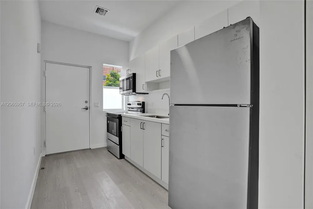 1567 NW 1st St #6 Miami, FL 33125