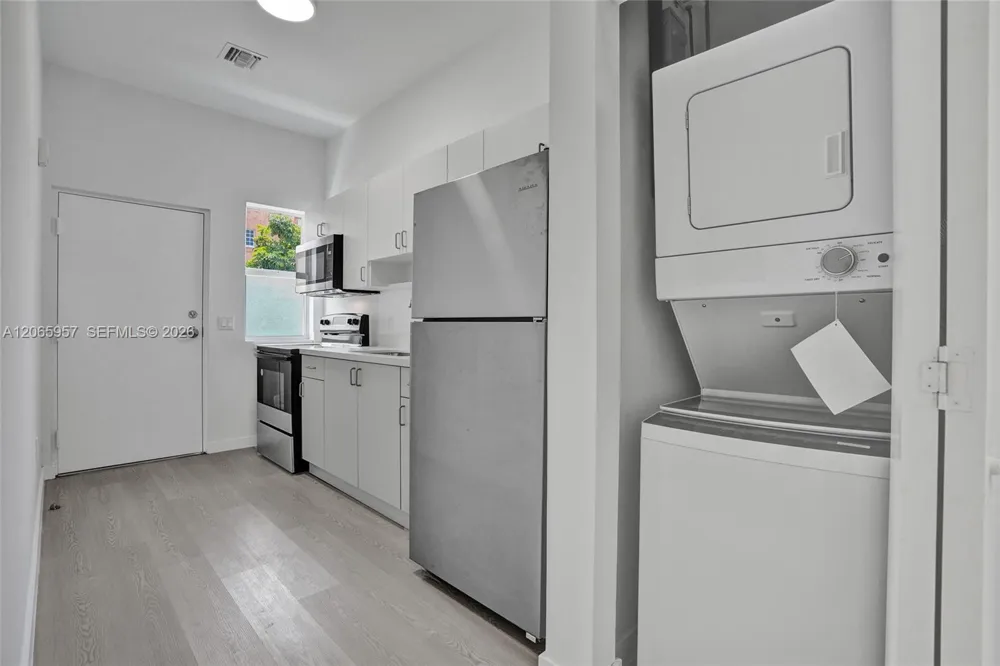 1567 NW 1st St #6 Miami, FL 33125