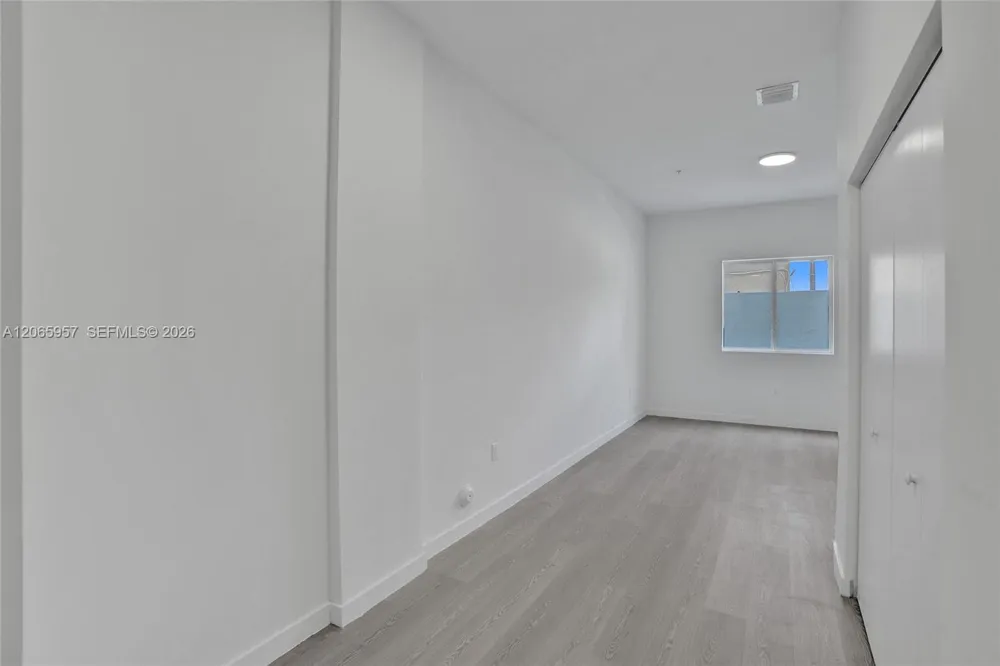 1567 NW 1st St #6 Miami, FL 33125