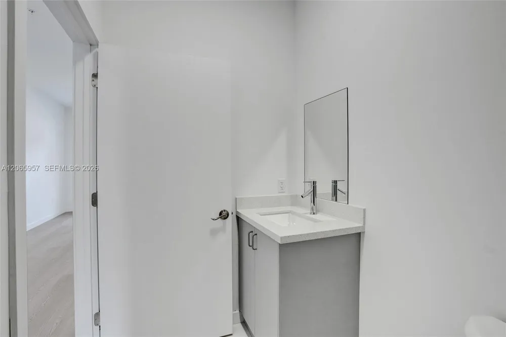 1567 NW 1st St #6 Miami, FL 33125