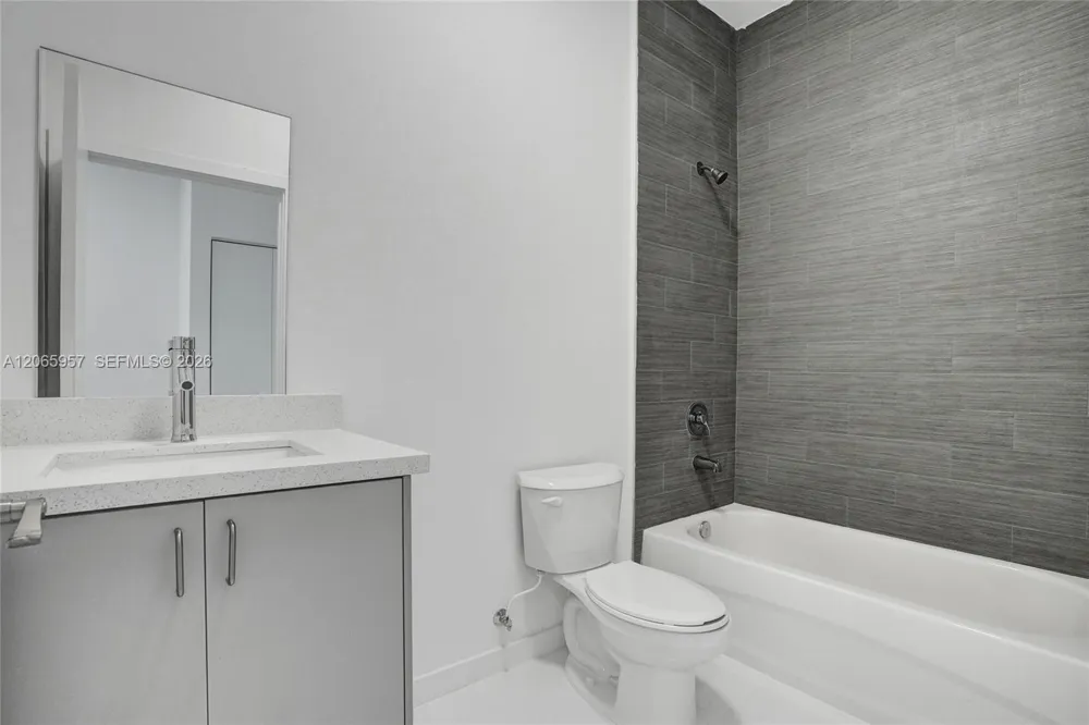 1567 NW 1st St #6 Miami, FL 33125