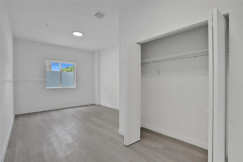 1567 NW 1st St #6 Miami, FL 33125