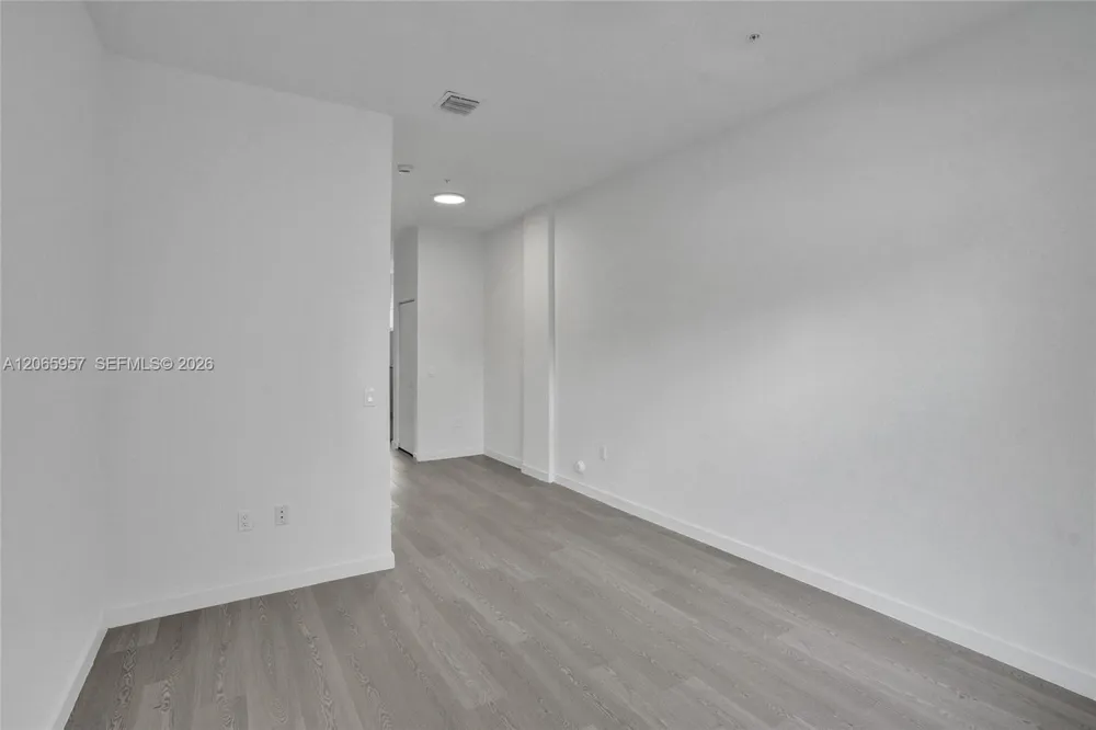 1567 NW 1st St #6 Miami, FL 33125
