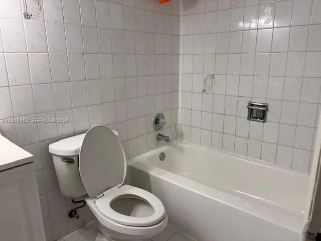 8893 Fontainebleau Blvd #304 Miami, FL 33172
