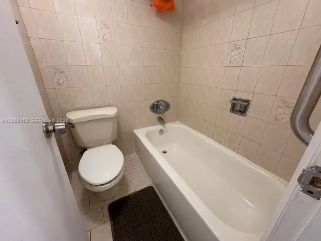 8893 Fontainebleau Blvd #304 Miami, FL 33172