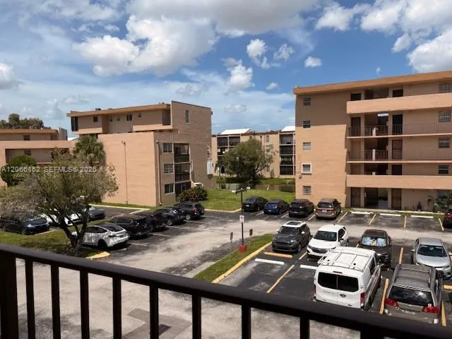 8893 Fontainebleau Blvd #304 Miami, FL 33172