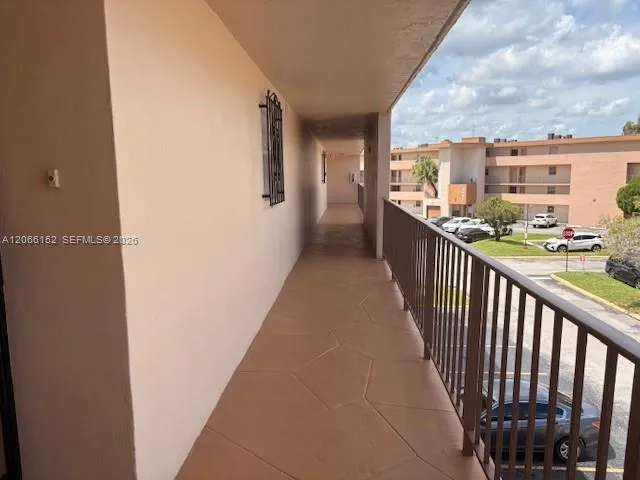 8893 Fontainebleau Blvd #304 Miami, FL 33172
