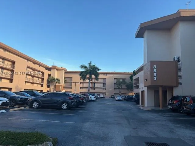 8893 Fontainebleau Blvd #304 Miami, FL 33172