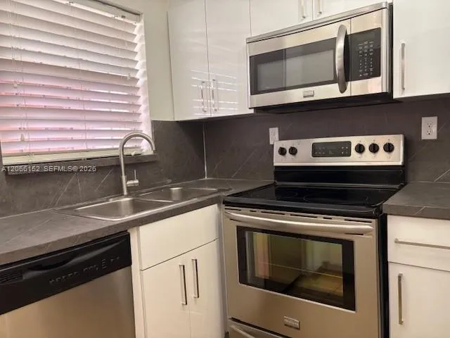 8893 Fontainebleau Blvd #304 Miami, FL 33172