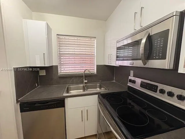 8893 Fontainebleau Blvd #304 Miami, FL 33172