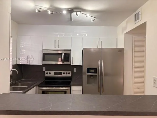 8893 Fontainebleau Blvd #304 Miami, FL 33172