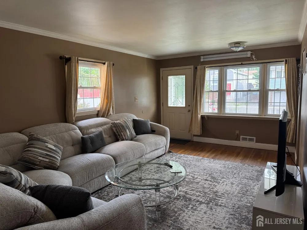 211 E Louis Place E Iselin, NJ 08830
