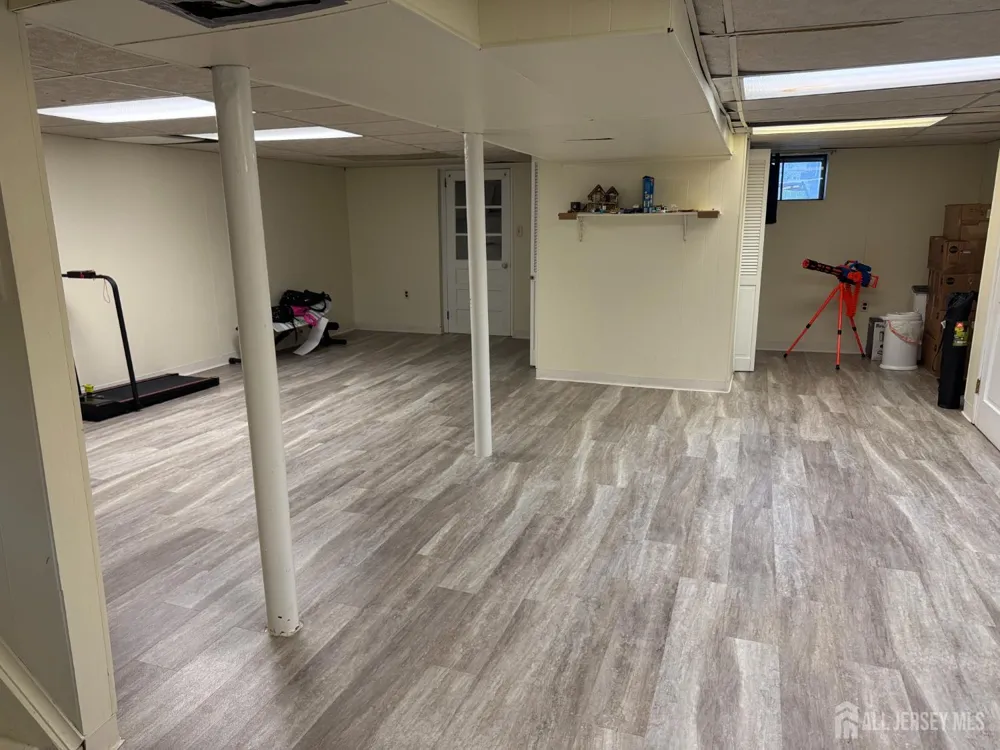 211 E Louis Place E Iselin, NJ 08830
