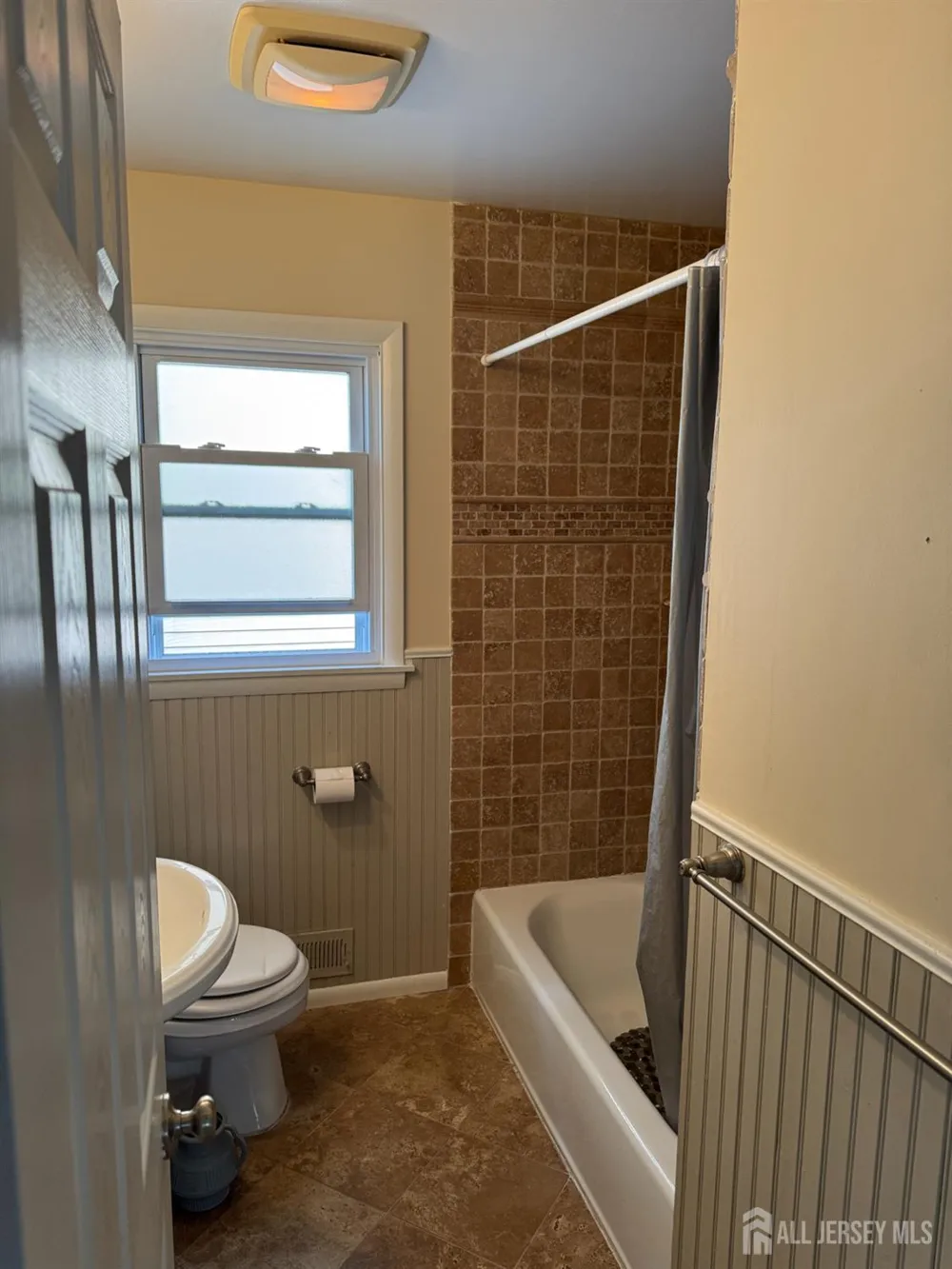 211 E Louis Place E Iselin, NJ 08830