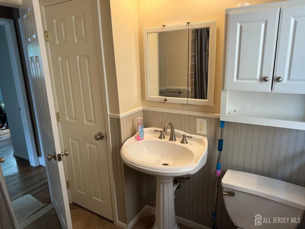 211 E Louis Place E Iselin, NJ 08830