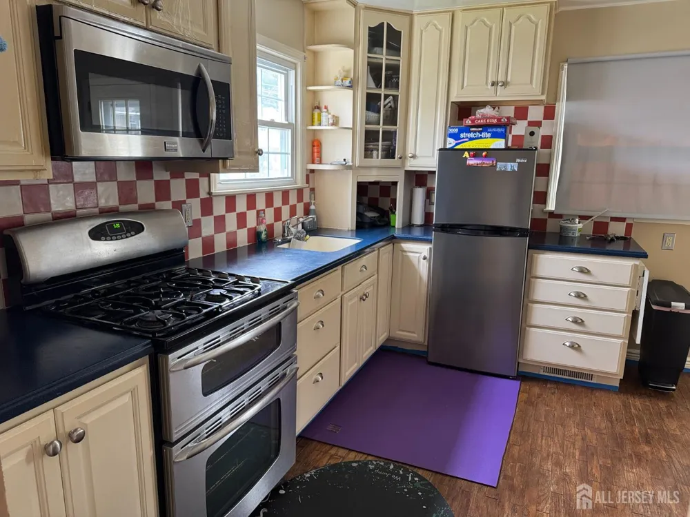 211 E Louis Place E Iselin, NJ 08830