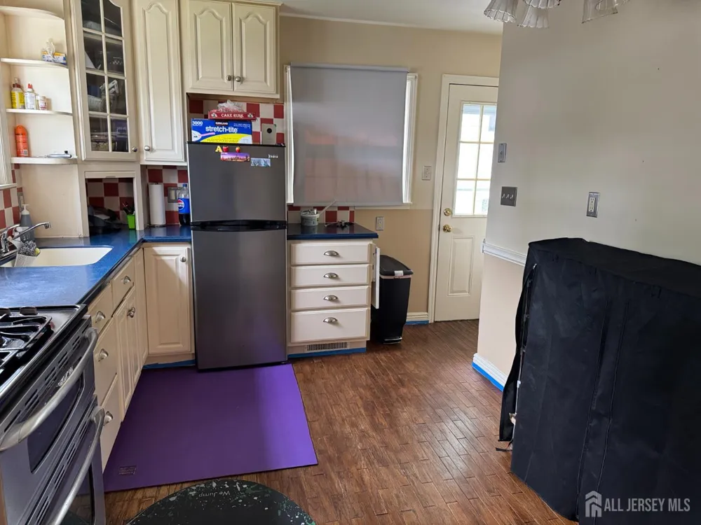 211 E Louis Place E Iselin, NJ 08830