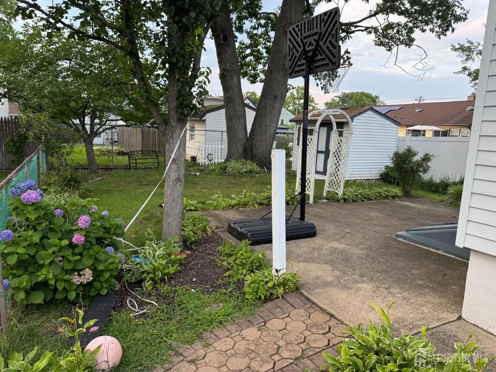 211 E Louis Place E Iselin, NJ 08830