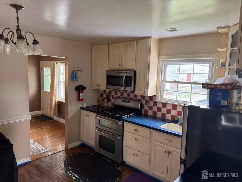 211 E Louis Place E Iselin, NJ 08830