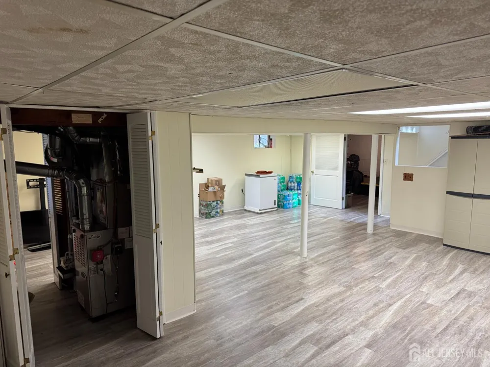211 E Louis Place E Iselin, NJ 08830