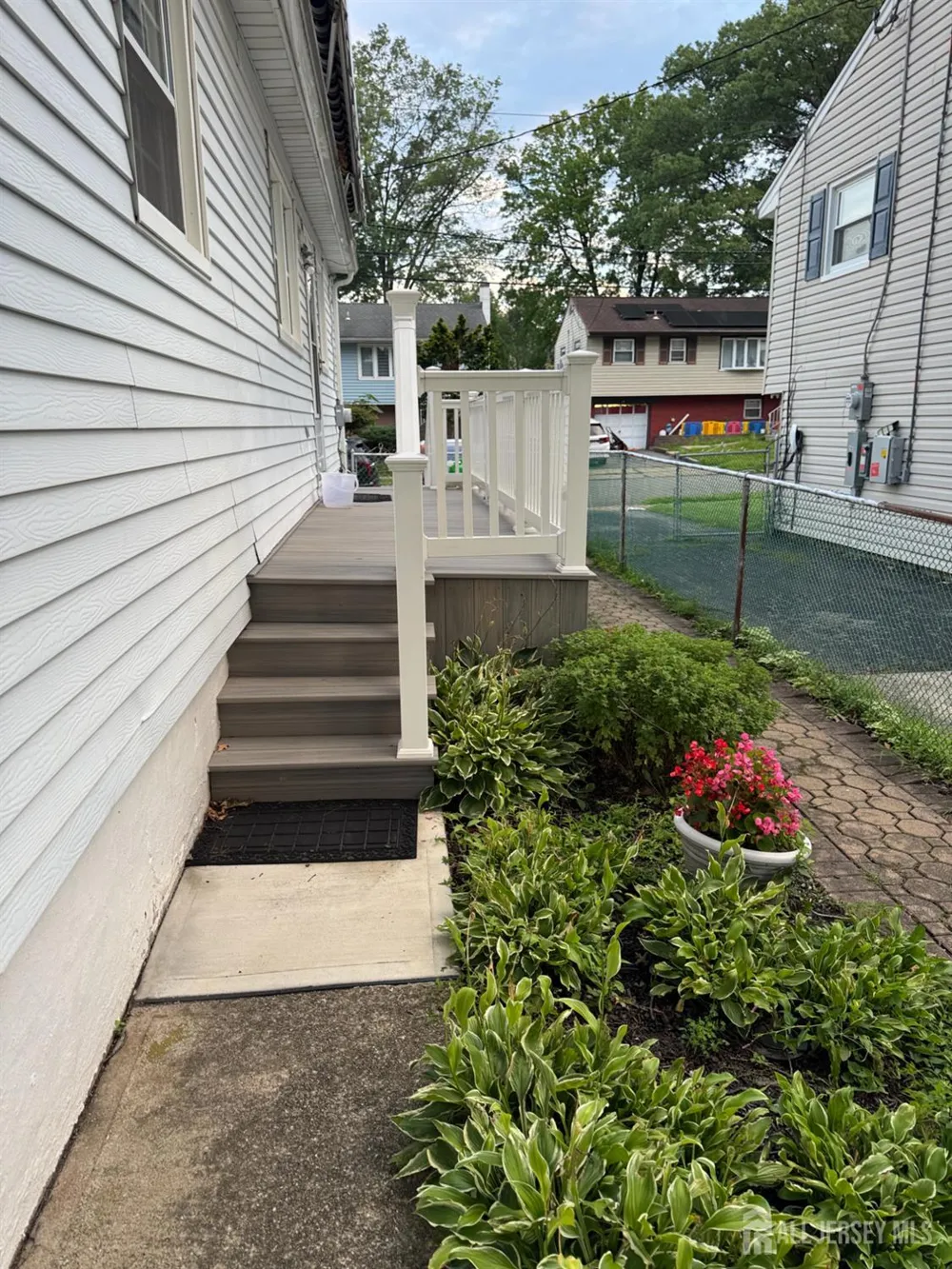 211 E Louis Place E Iselin, NJ 08830
