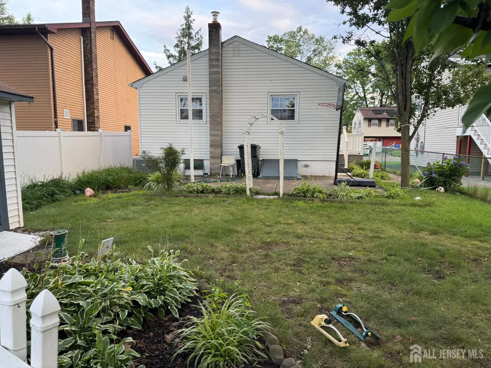 211 E Louis Place E Iselin, NJ 08830