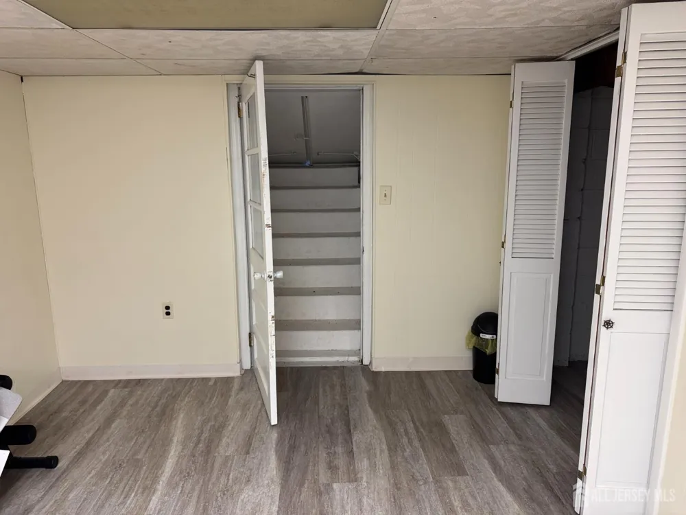 211 E Louis Place E Iselin, NJ 08830