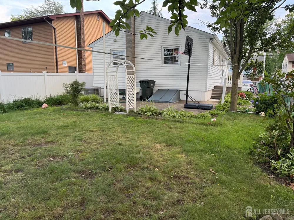 211 E Louis Place E Iselin, NJ 08830