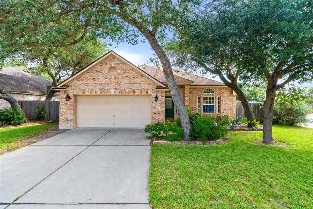 122 Georgian Oaks Rockport, TX 78382