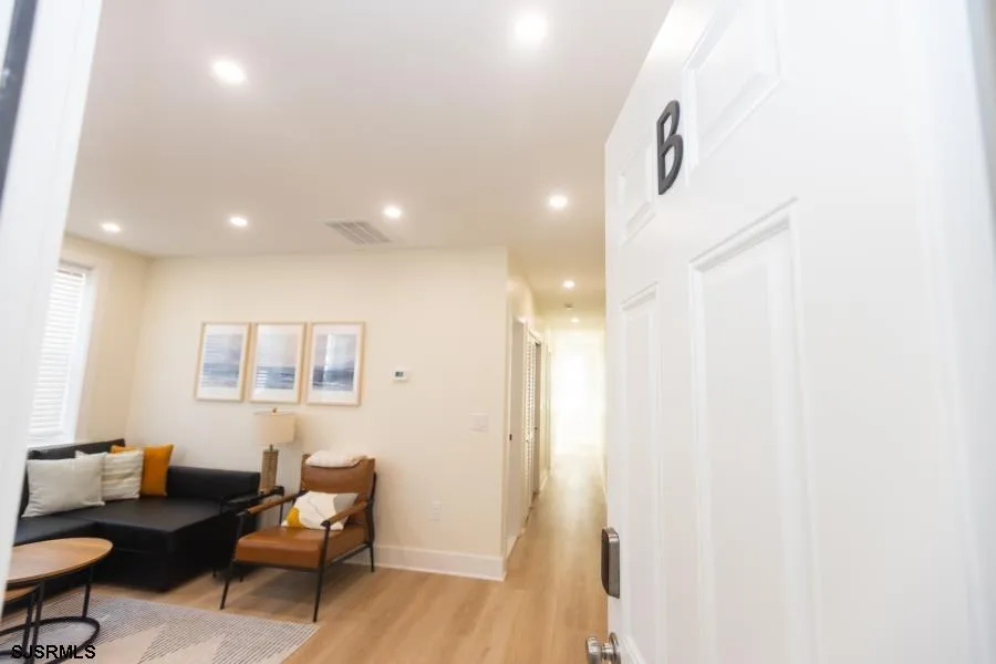 28 N Oakland Ave Ventnor, NJ 08406