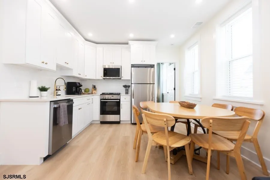 28 N Oakland Ave Ventnor, NJ 08406