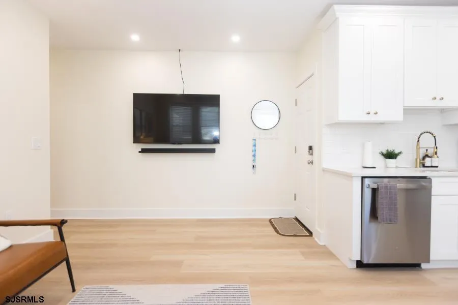 28 N Oakland Ave Ventnor, NJ 08406