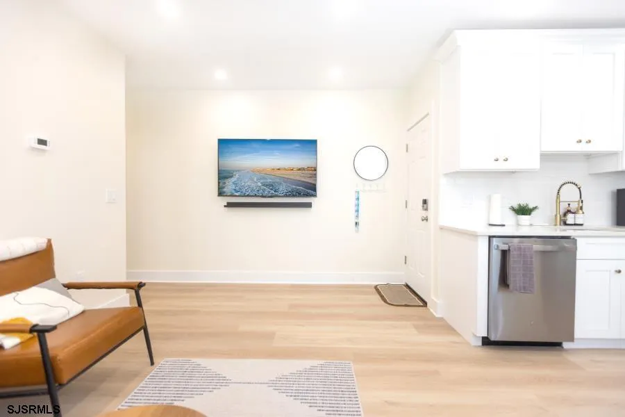 28 N Oakland Ave Ventnor, NJ 08406