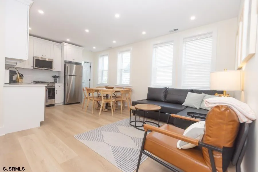 28 N Oakland Ave Ventnor, NJ 08406