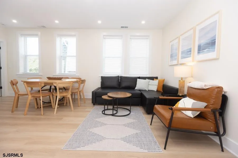 28 N Oakland Ave Ventnor, NJ 08406
