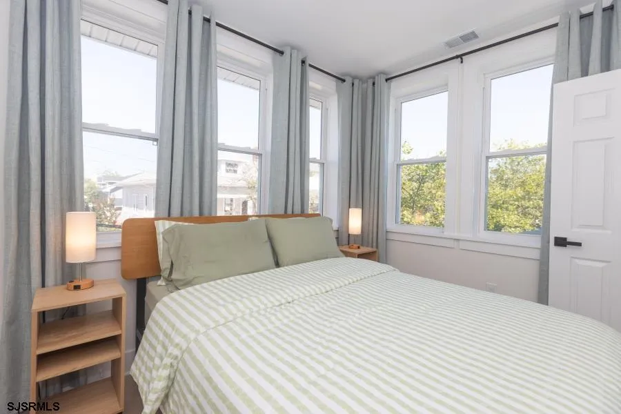 28 N Oakland Ave Ventnor, NJ 08406
