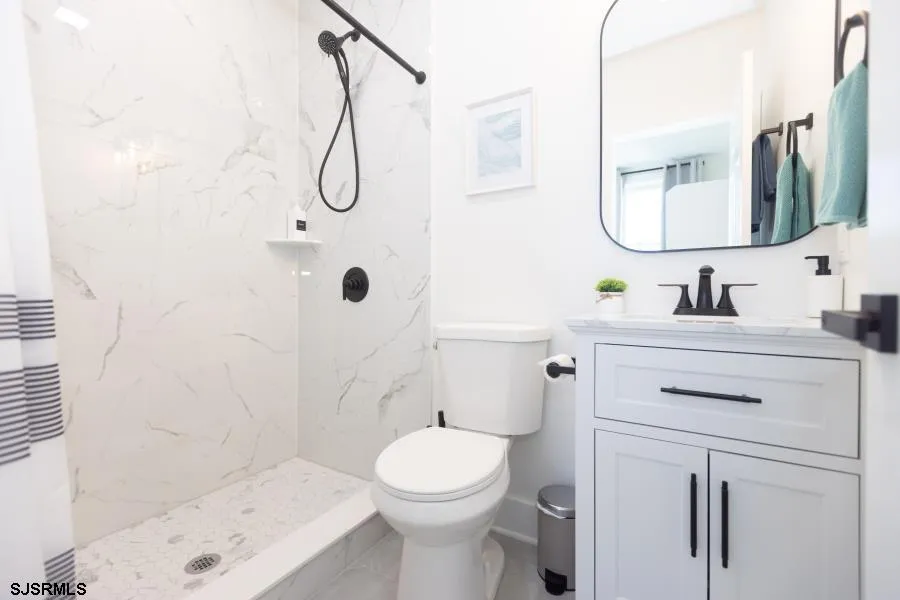 28 N Oakland Ave Ventnor, NJ 08406