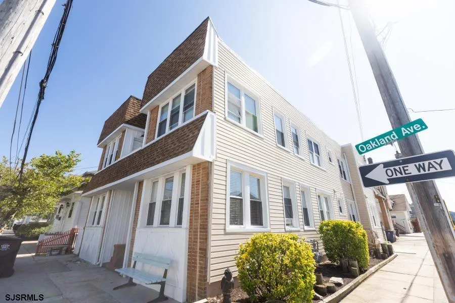 28 N Oakland Ave Ventnor, NJ 08406