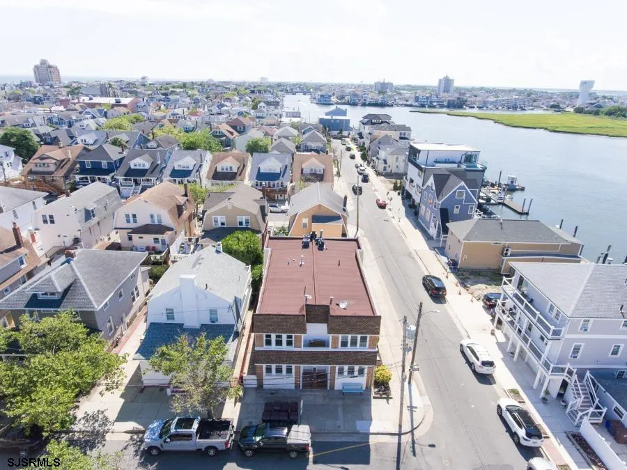 28 N Oakland Ave Ventnor, NJ 08406
